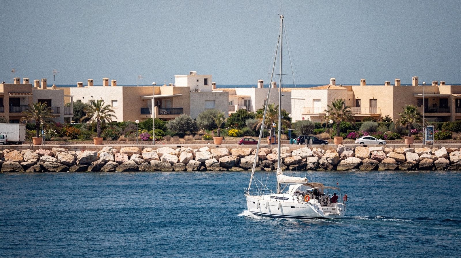 Valencia: catamaran cruise with snack and swim at El Saler