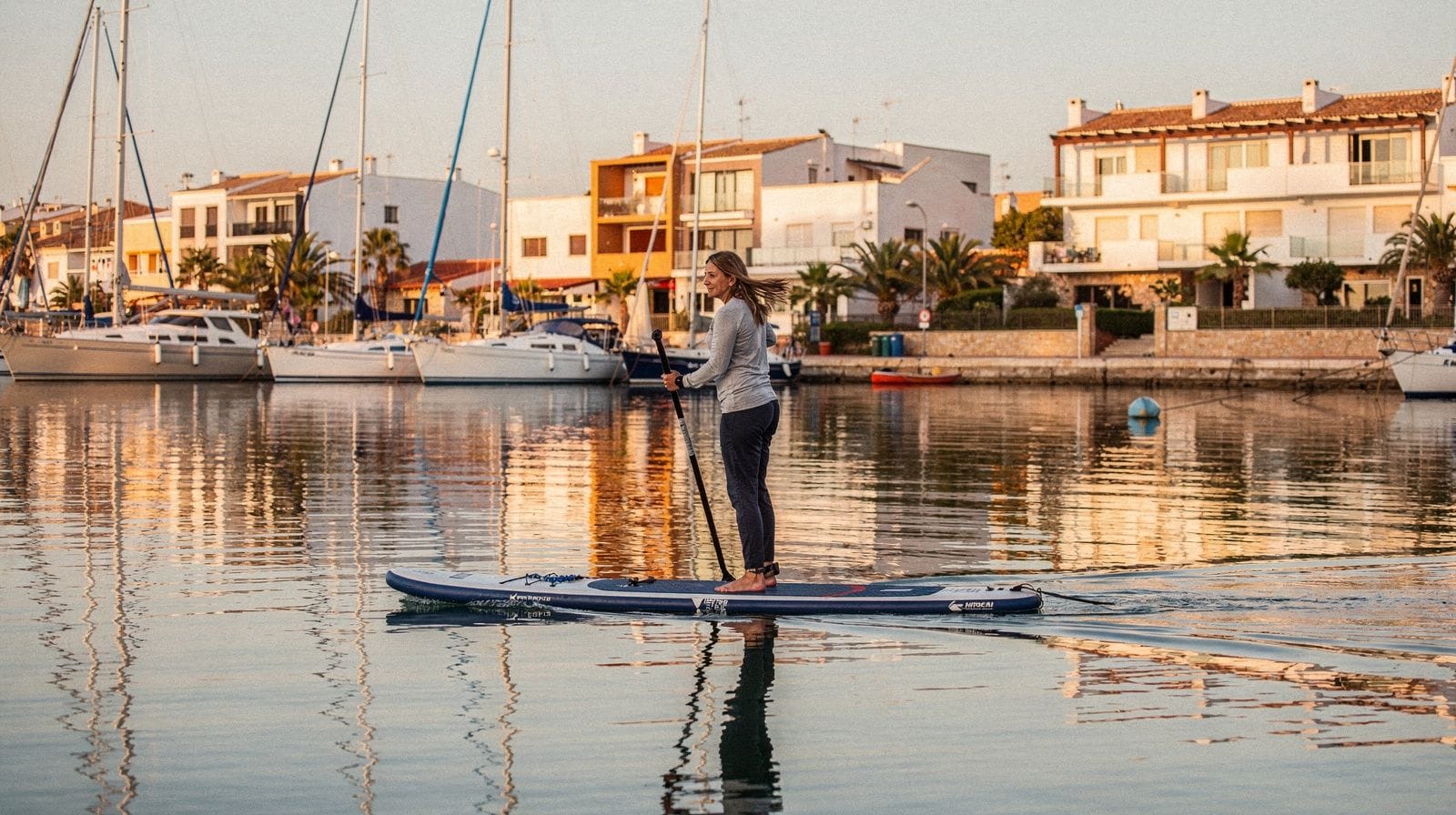 Valencia: paddle surf board rental at the beach