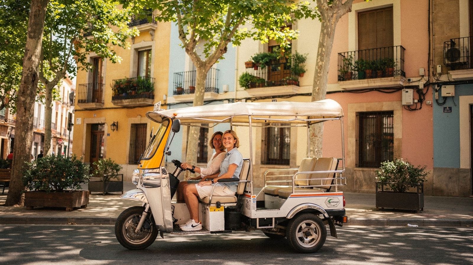 Valencia: complete tuk-tuk tour (2 hours)
