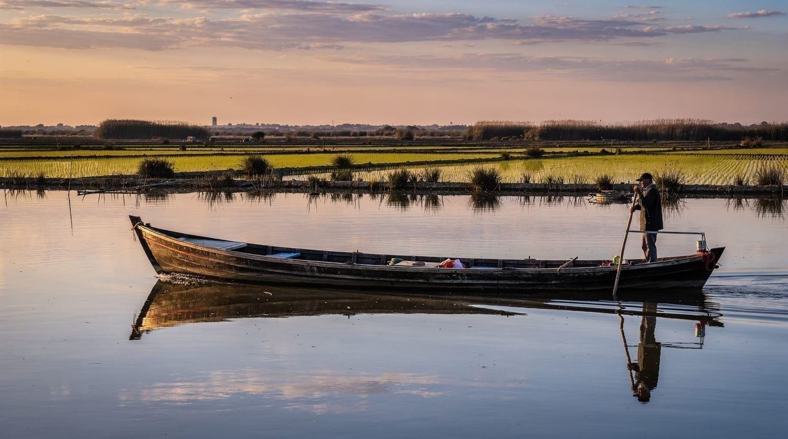 Boat & water sports — Albufera sunset boat, sailing, kayak on the Turia and marina tours