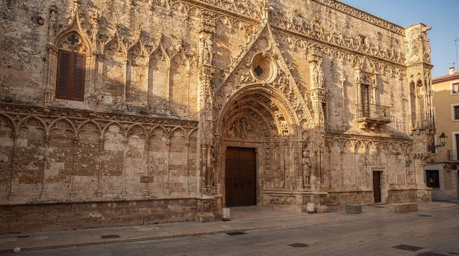 Gandia day trip from Valencia: beach, Borgia palace, and easy train access — Day trip to Gandia from Valencia by Cercanías C1 — 65 minutes, €5 return. Playa 