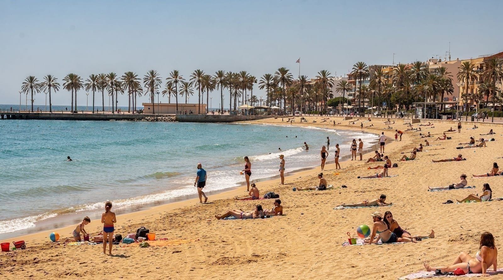 Malvarrosa beach: the complete guide to Valencia's city beach