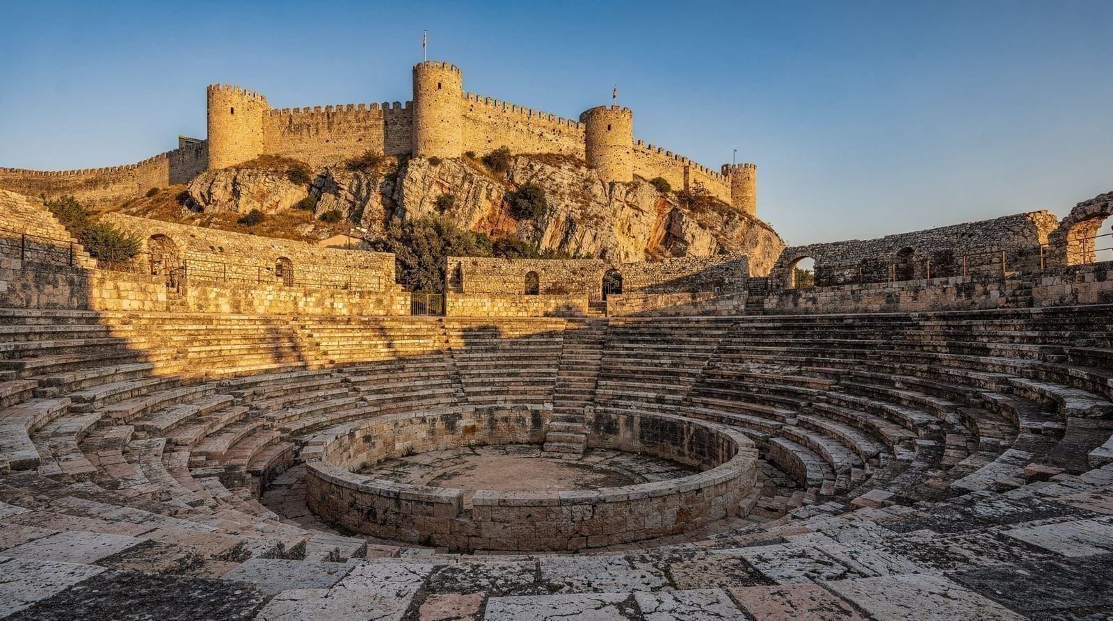 Sagunto day trip from Valencia: Roman ruins, castle, and Jewish quarter — Visit Sagunto from Valencia in 30 minutes by Cercanías C6. Roman theatre, Mooris