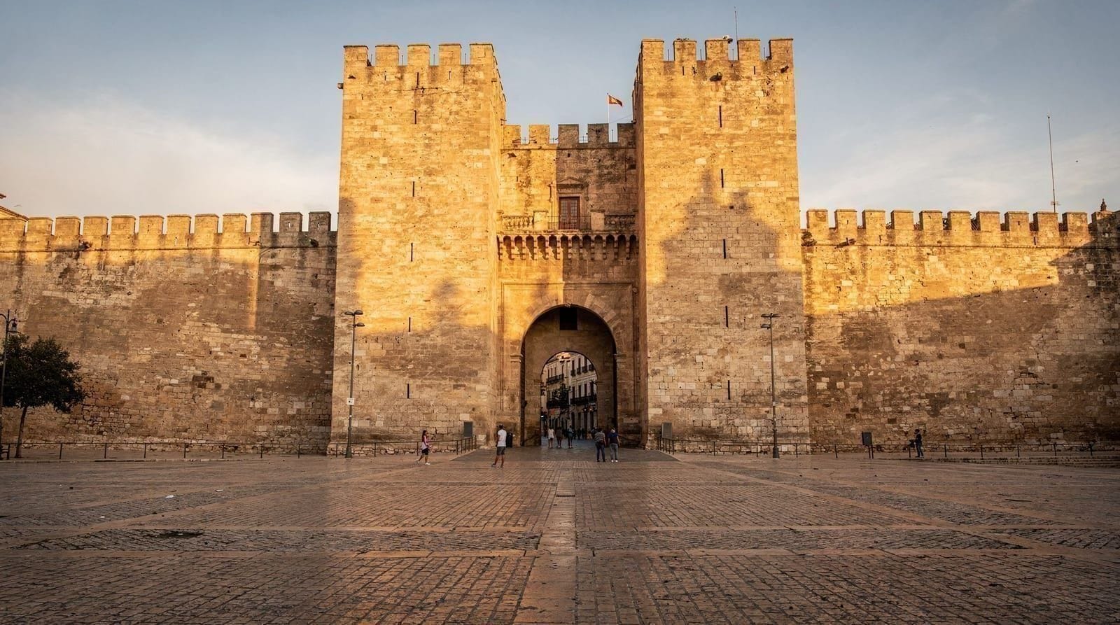 Serranos and Quart towers: Valencia's surviving medieval gates — Valencia's Serranos and Quart towers: history, rooftop views, €2 tickets (free S