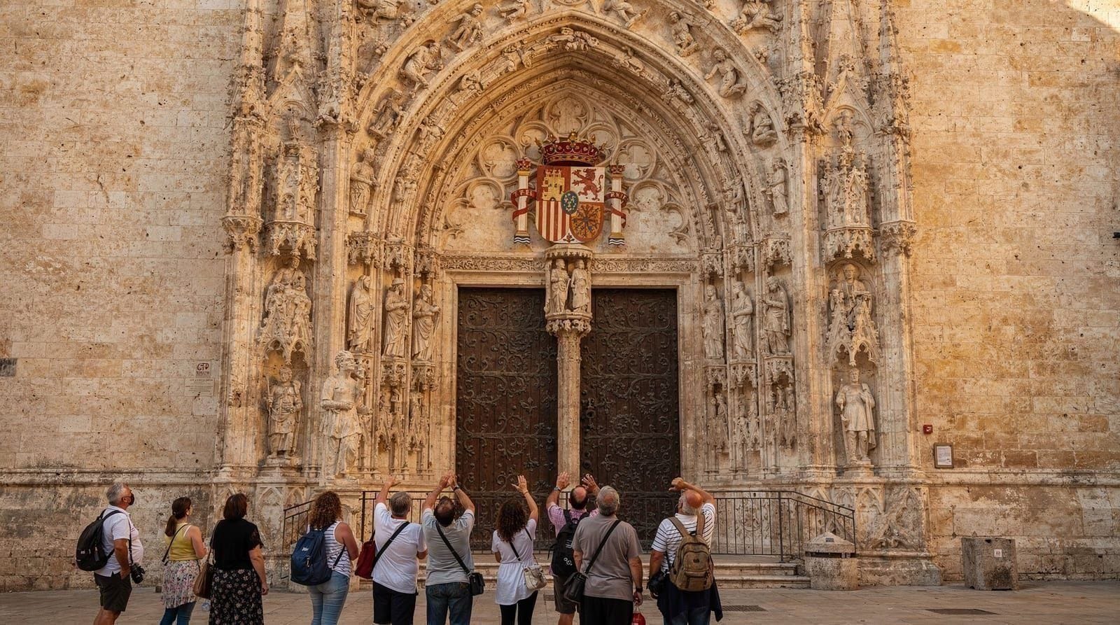 The silk route in Valencia: trading history and UNESCO heritage — Valencia's silk trading history: UNESCO Lonja de la Seda, Velluters weavers' qua