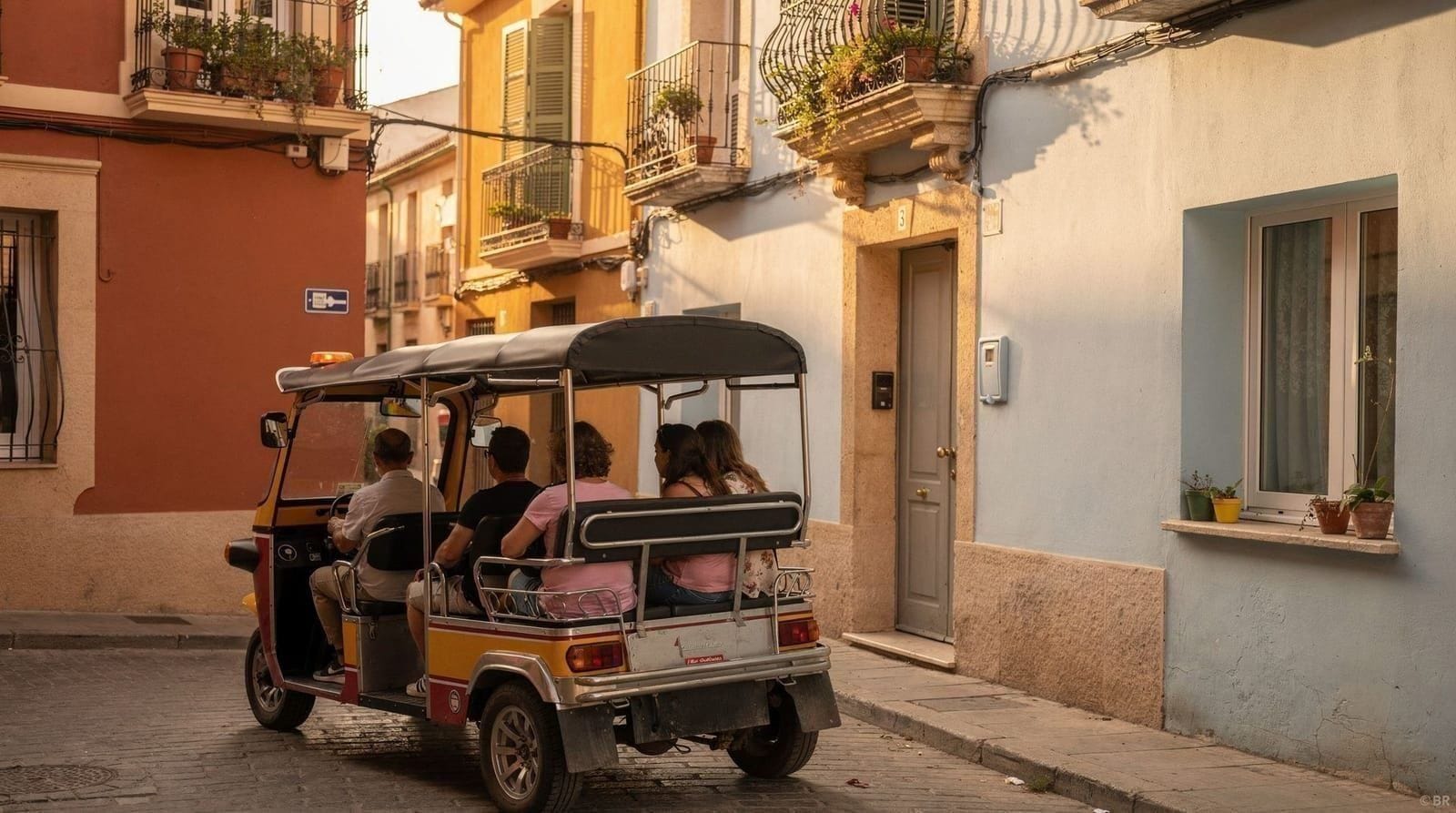 Tuk-tuk tours in Valencia: what to expect, prices, and honest verdict — Honest guide to tuk-tuk tours in Valencia: what you get, prices from €15-25/pers
