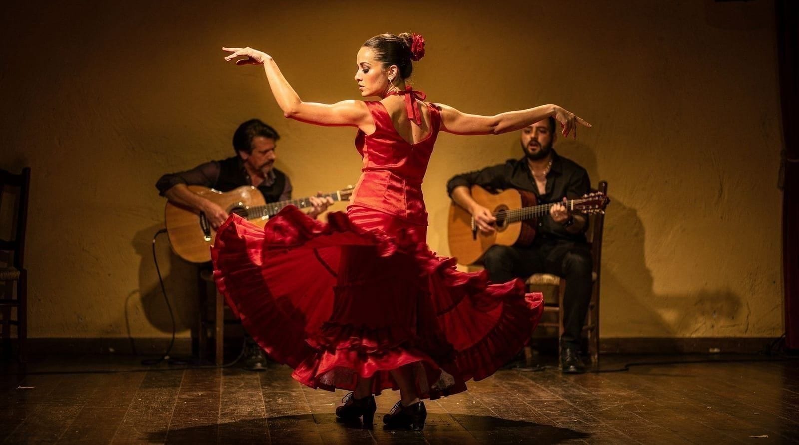 Flamenco show Valencia: which venue is actually worth booking? — Honest comparison of Valencia's flamenco shows. Venues, prices, what's included,